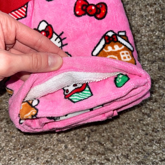 Hello Kitty Gingerbread Hand Towel Set - Picture 4 of 4